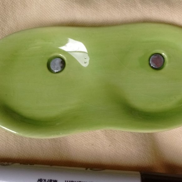 Two peas in a pod magnetic salt and pepper shakers - Picture 5 of 5